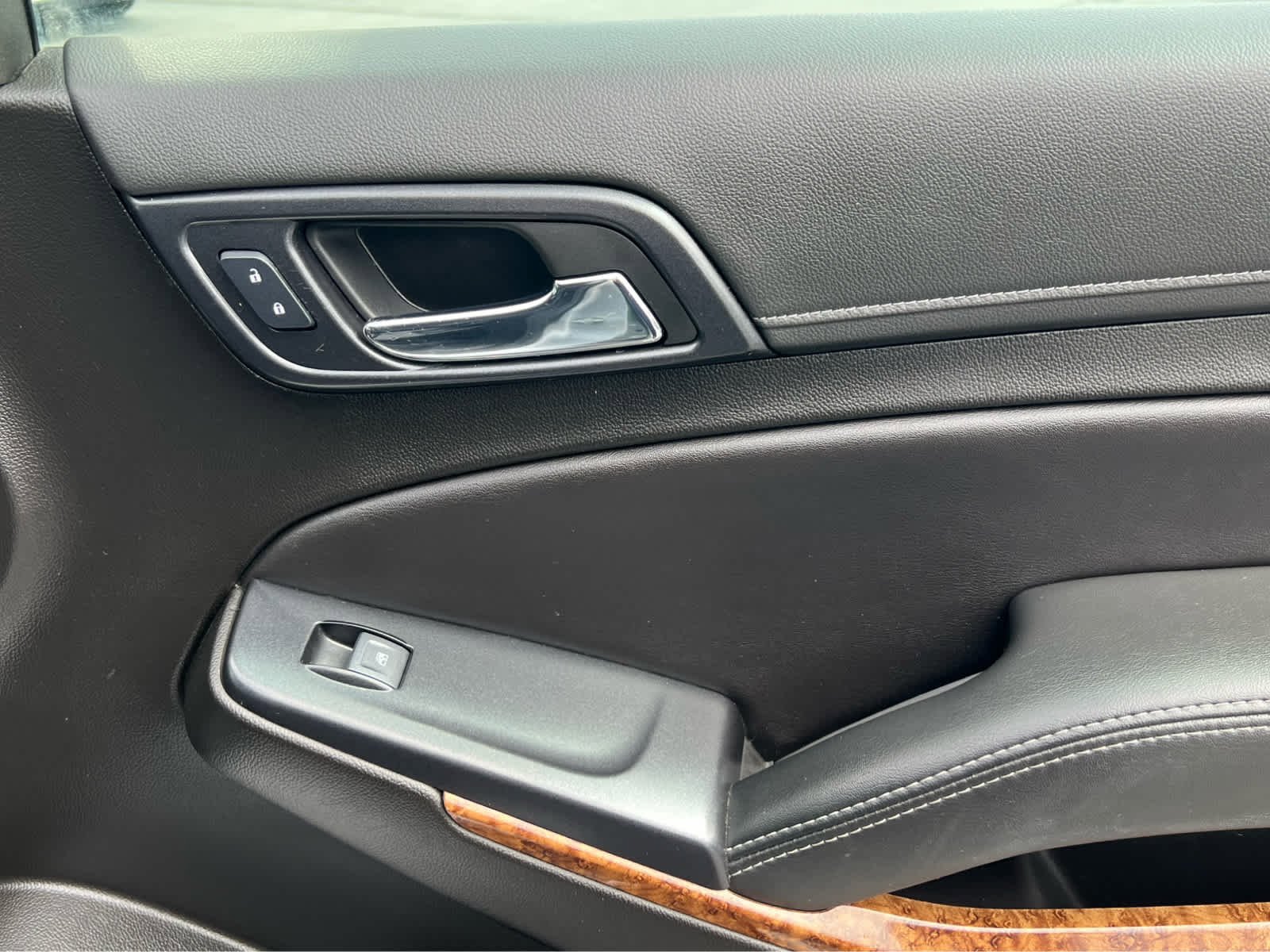 Used 2020 Chevrolet Suburban Premier image 19