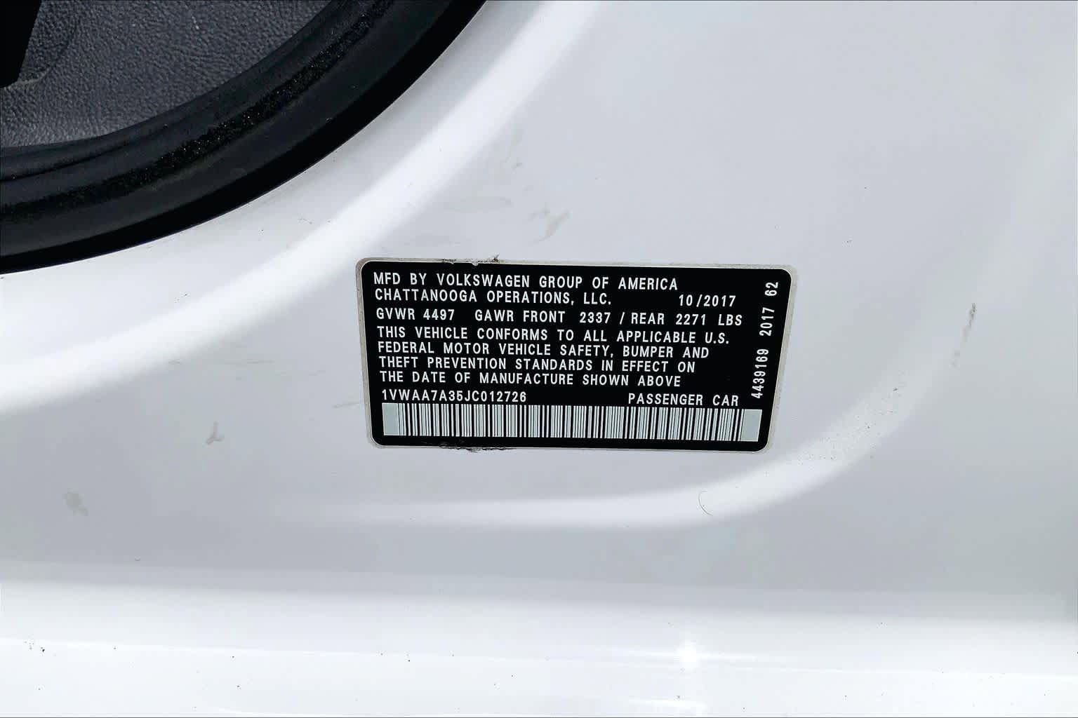 Used 2018 Volkswagen Passat 2.0T R-Line w/ R-Line Lighting Package FWD image 34