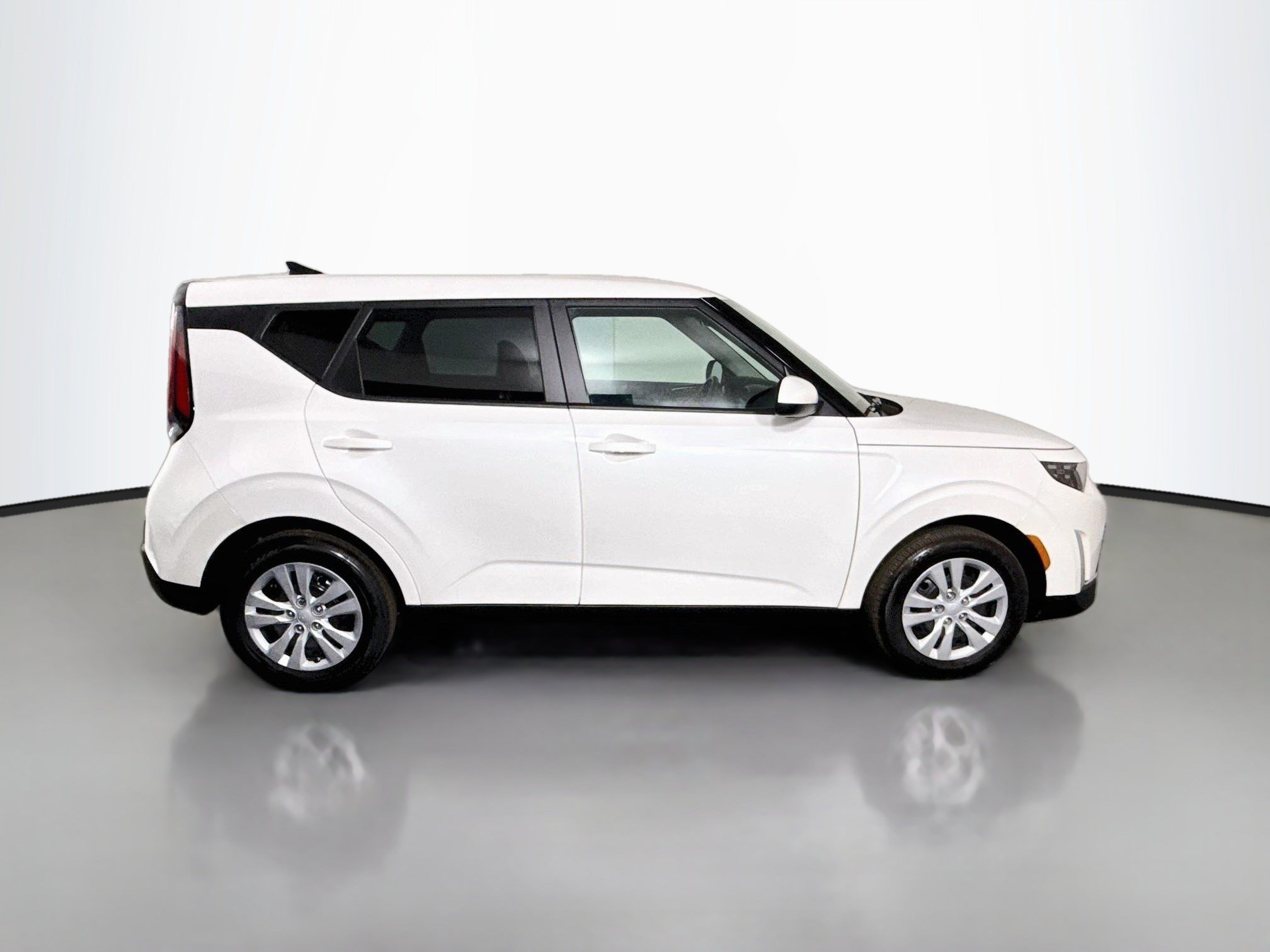 Used 2025 Kia Soul LX FWD image 11