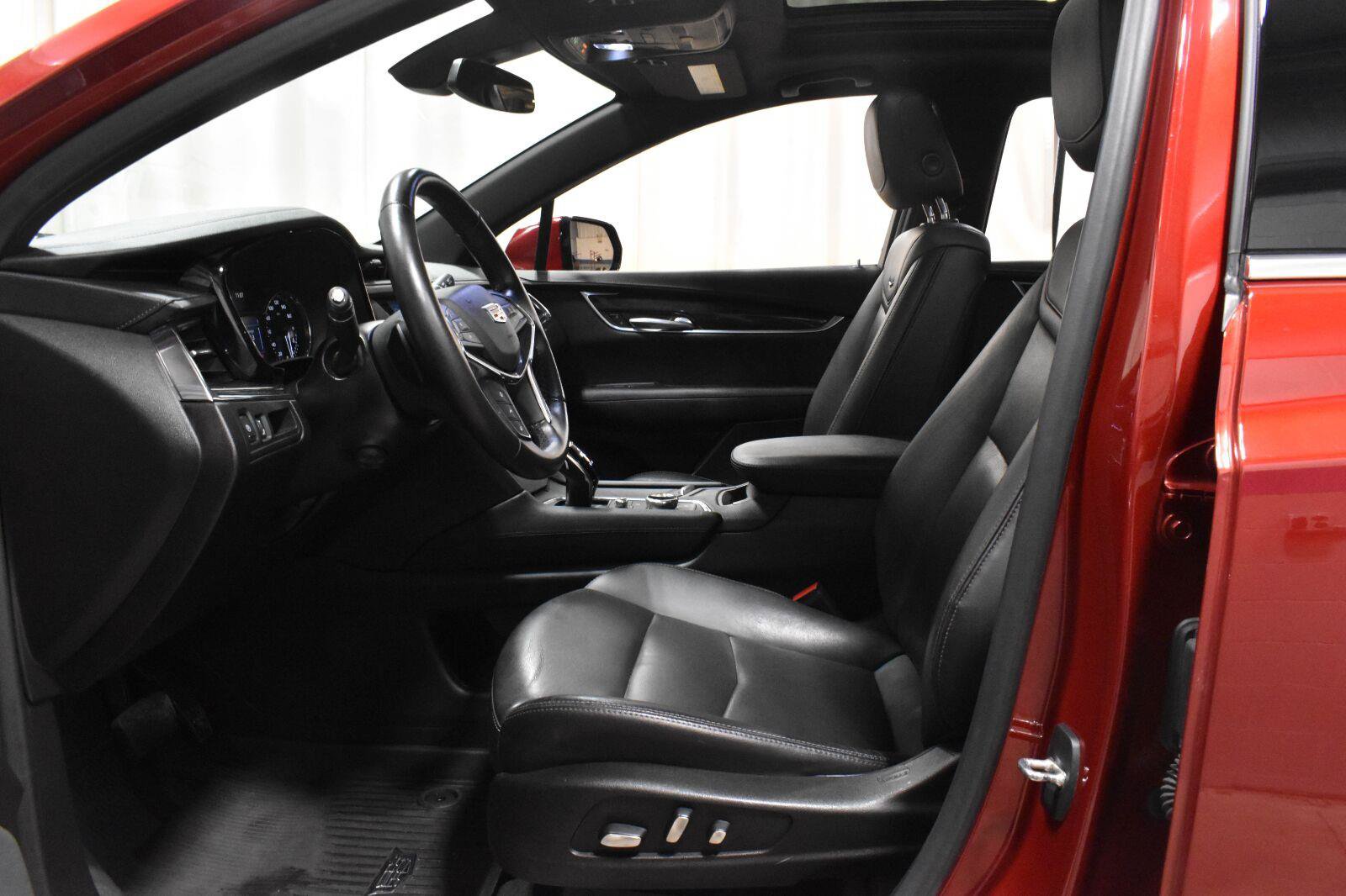 Used 2021 Cadillac XT5 Premium Luxury w/ LPO, Floor Liner Package FWD image 2
