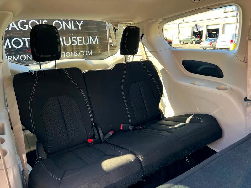 Used 2020 Chrysler Voyager L image 26