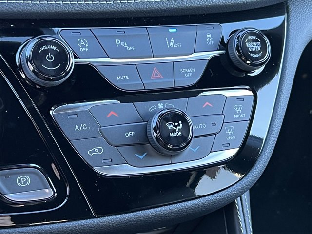 New 2026 Chrysler Pacifica Limited w/ Uconnect Theater Family Group image 29