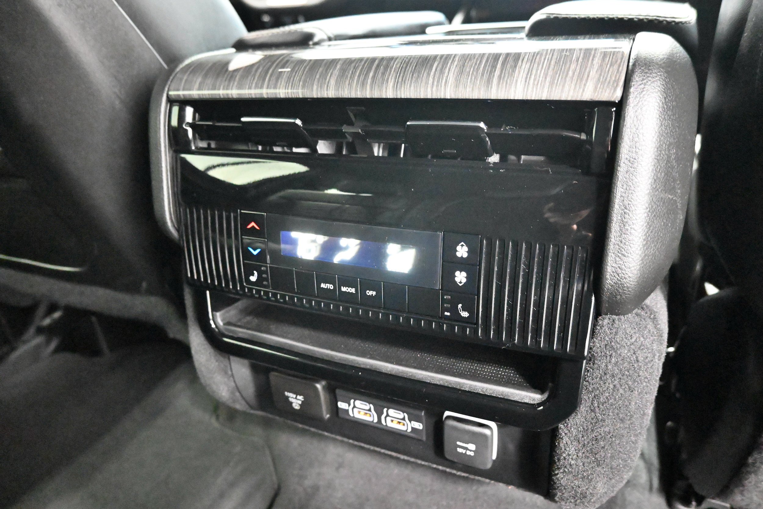 Used 2022 Jeep Wagoneer Series III AWD/4WD image 31