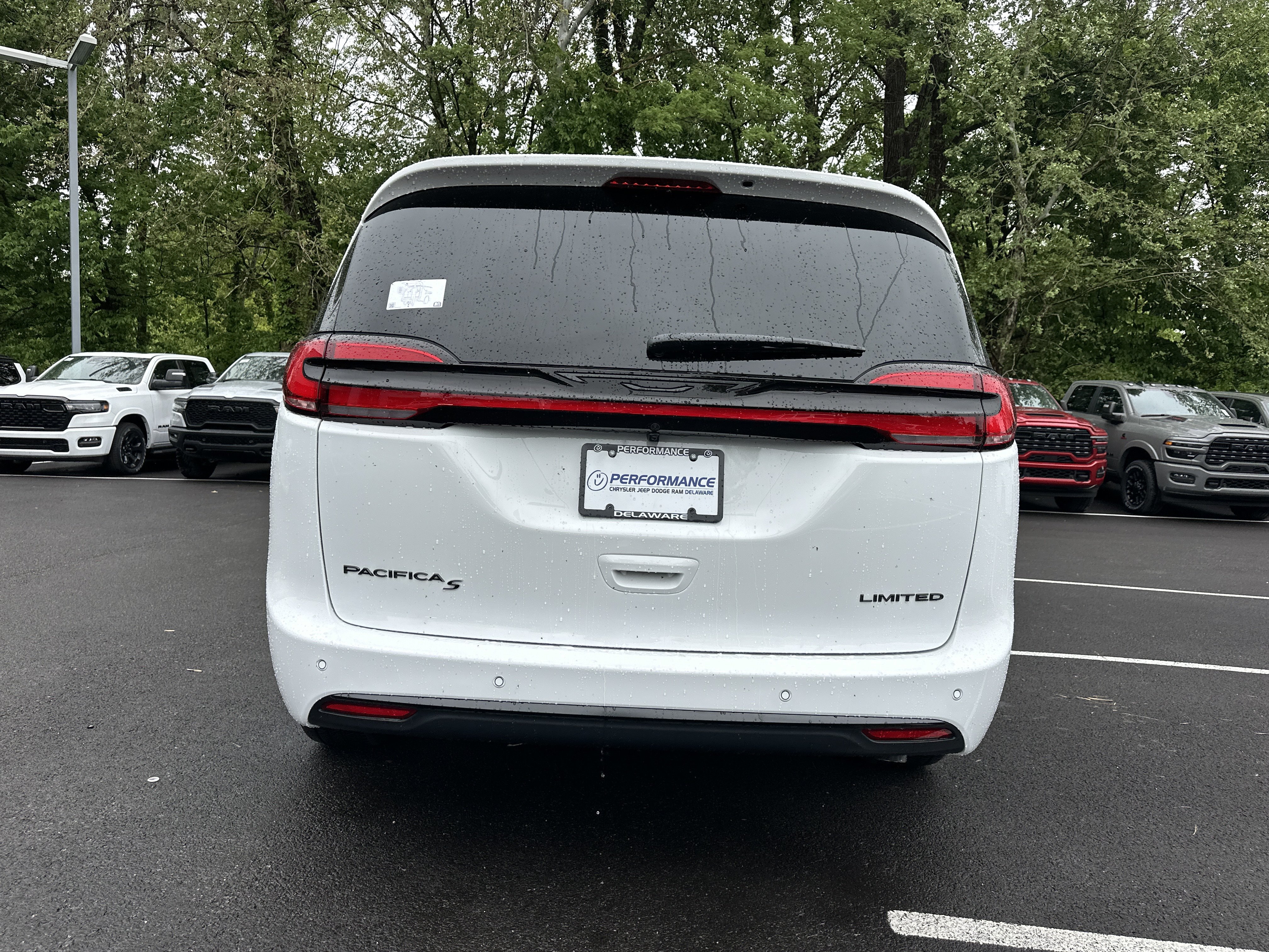 New 2027 Chrysler Pacifica Limited FWD image 16