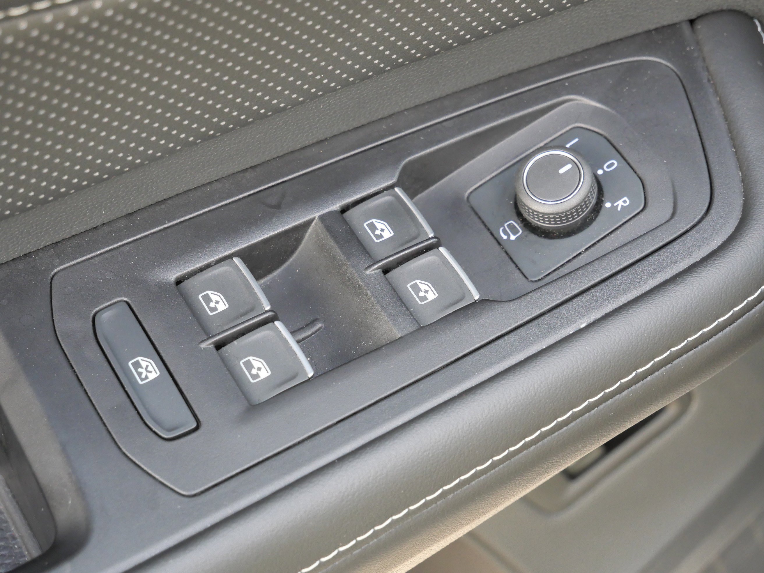 Certified 2024 Volkswagen Atlas SEL Premium R-Line image 19