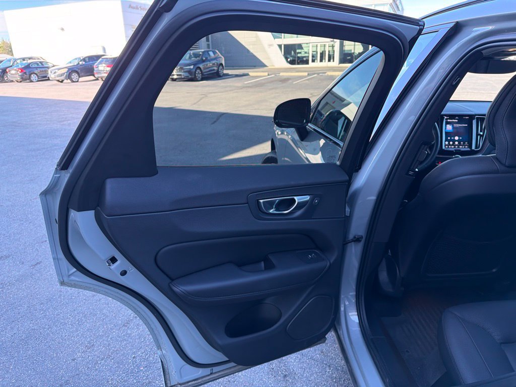 Used 2024 Volvo XC60 B5 Plus w/ Protection Package Premier AWD/4WD image 7