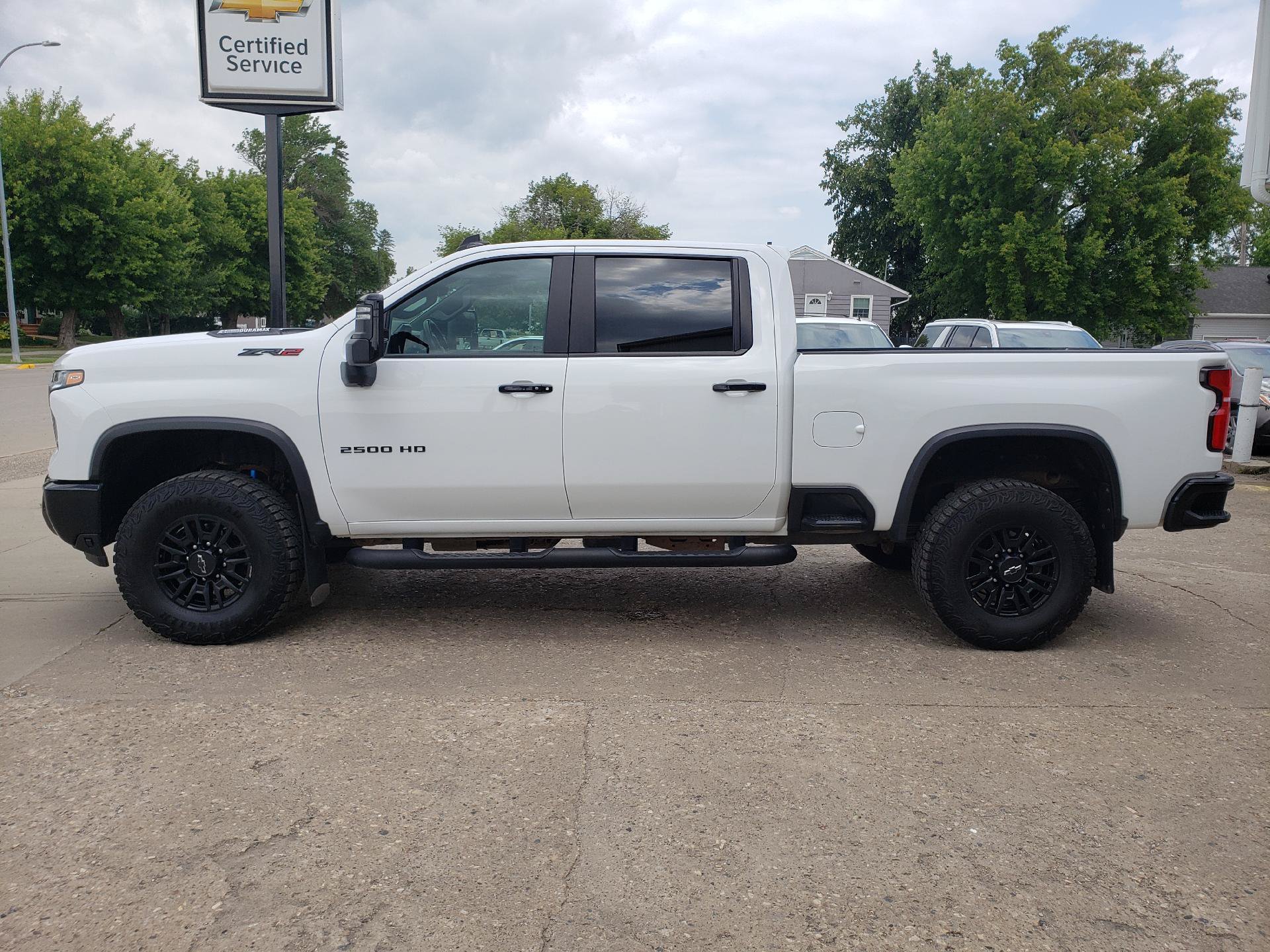 Used 2024 Chevrolet Silverado 2500 ZR2 w/ Technology Package AWD/4WD image 2