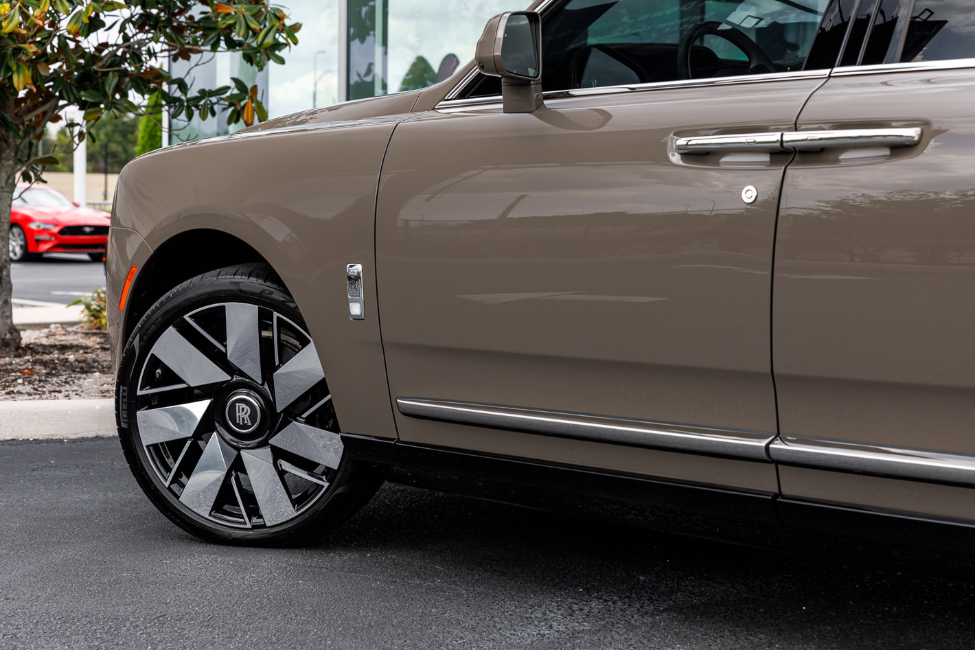 Certified 2025 Rolls-Royce Cullinan AWD/4WD image 13
