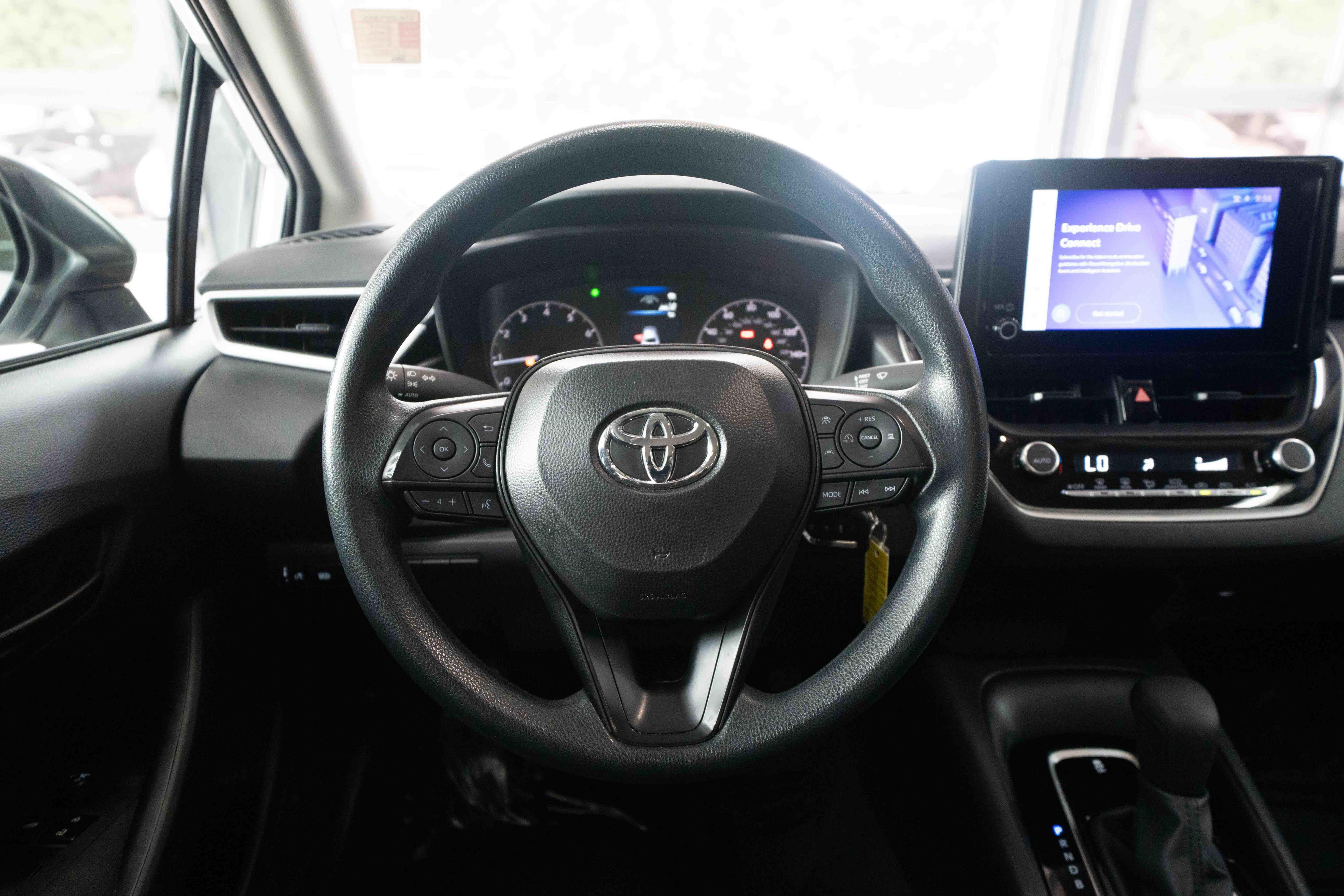 Used 2025 Toyota Corolla LE FWD image 21