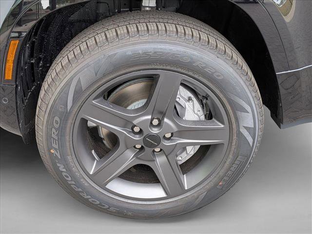 New 2026 Land Rover Defender 110 X-Dynamic SE image 9