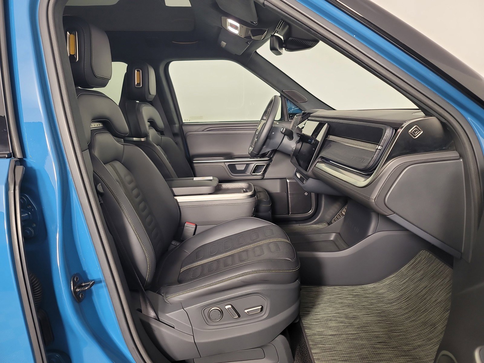 Used 2023 Rivian R1S Adventure AWD/4WD image 24