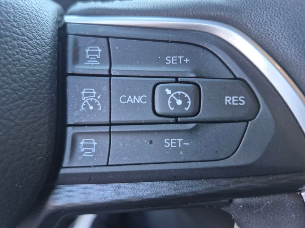 Used 2025 Jeep Grand Cherokee L Altitude image 11