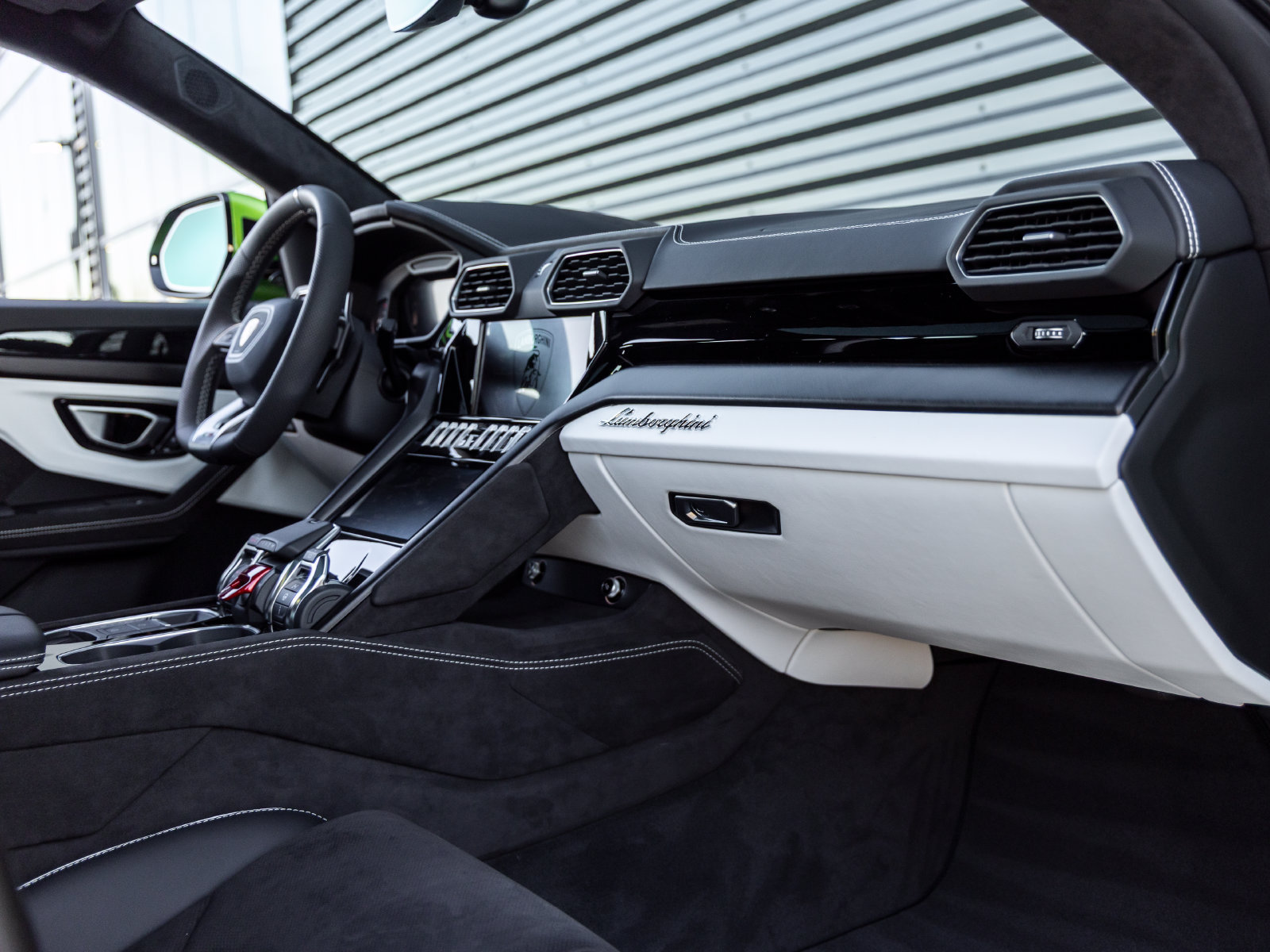 Used 2024 Lamborghini Urus S AWD/4WD image 45