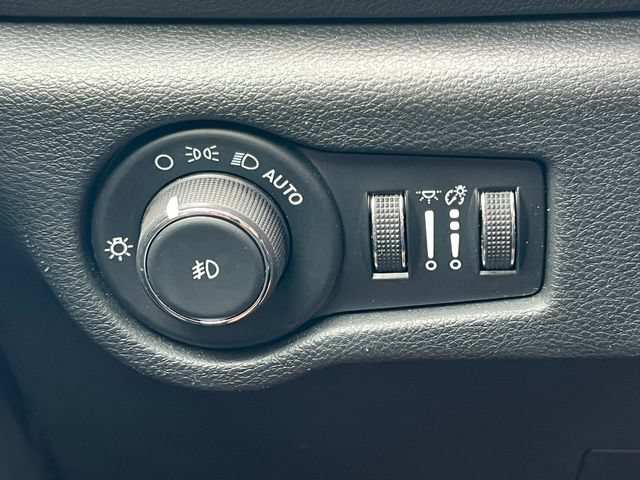 Used 2025 Chrysler Pacifica Select FWD image 19
