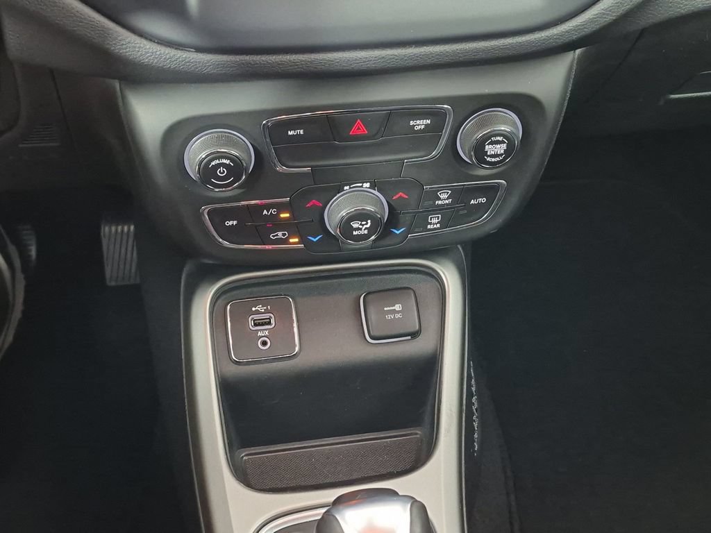 Used 2020 Jeep Compass Latitude FWD image 22