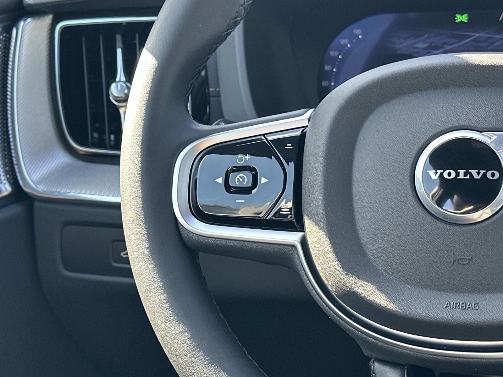 New 2026 Volvo XC60 T8 Ultra w/ Climate Package AWD/4WD image 8