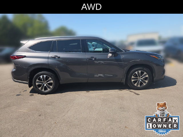 Used 2021 Toyota Highlander XLE AWD/4WD image 6