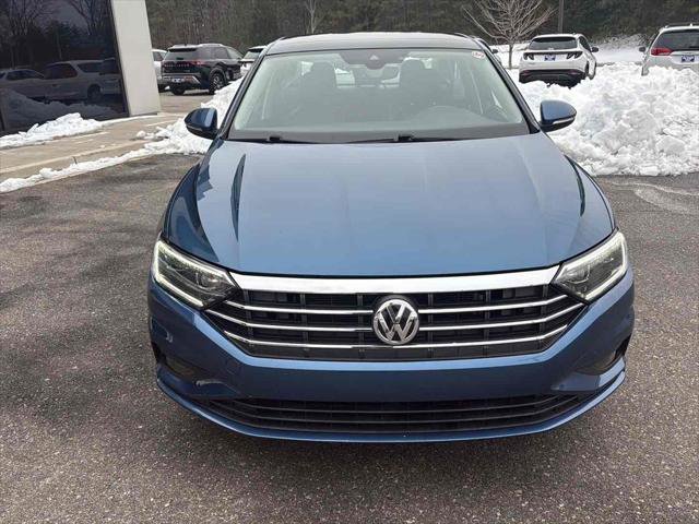 Used 2021 Volkswagen Jetta SEL Premium image 2