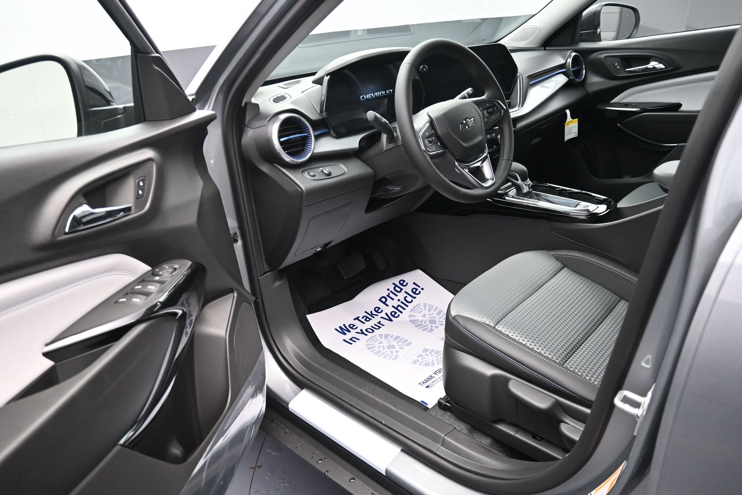 New 2026 Chevrolet Trax LT w/ Sunroof Package FWD image 10