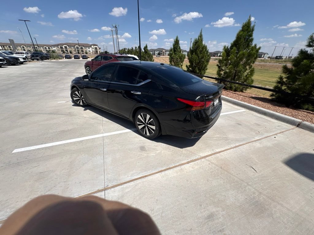 Used 2022 Nissan Altima 2.5 SV w/ SV Premium Package FWD image 12