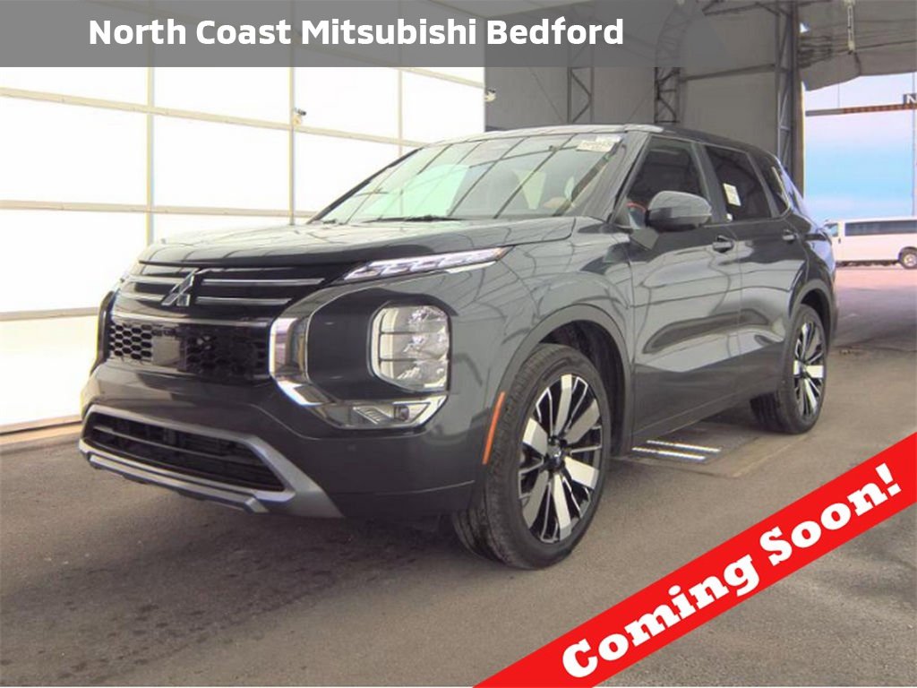 Used 2025 Mitsubishi Outlander SE