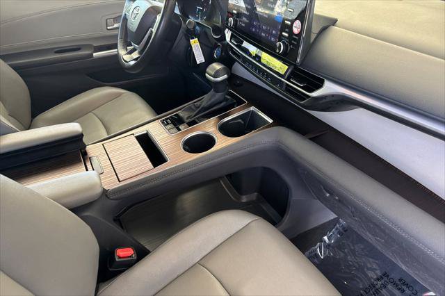 Certified 2024 Toyota Sienna XLE FWD image 15