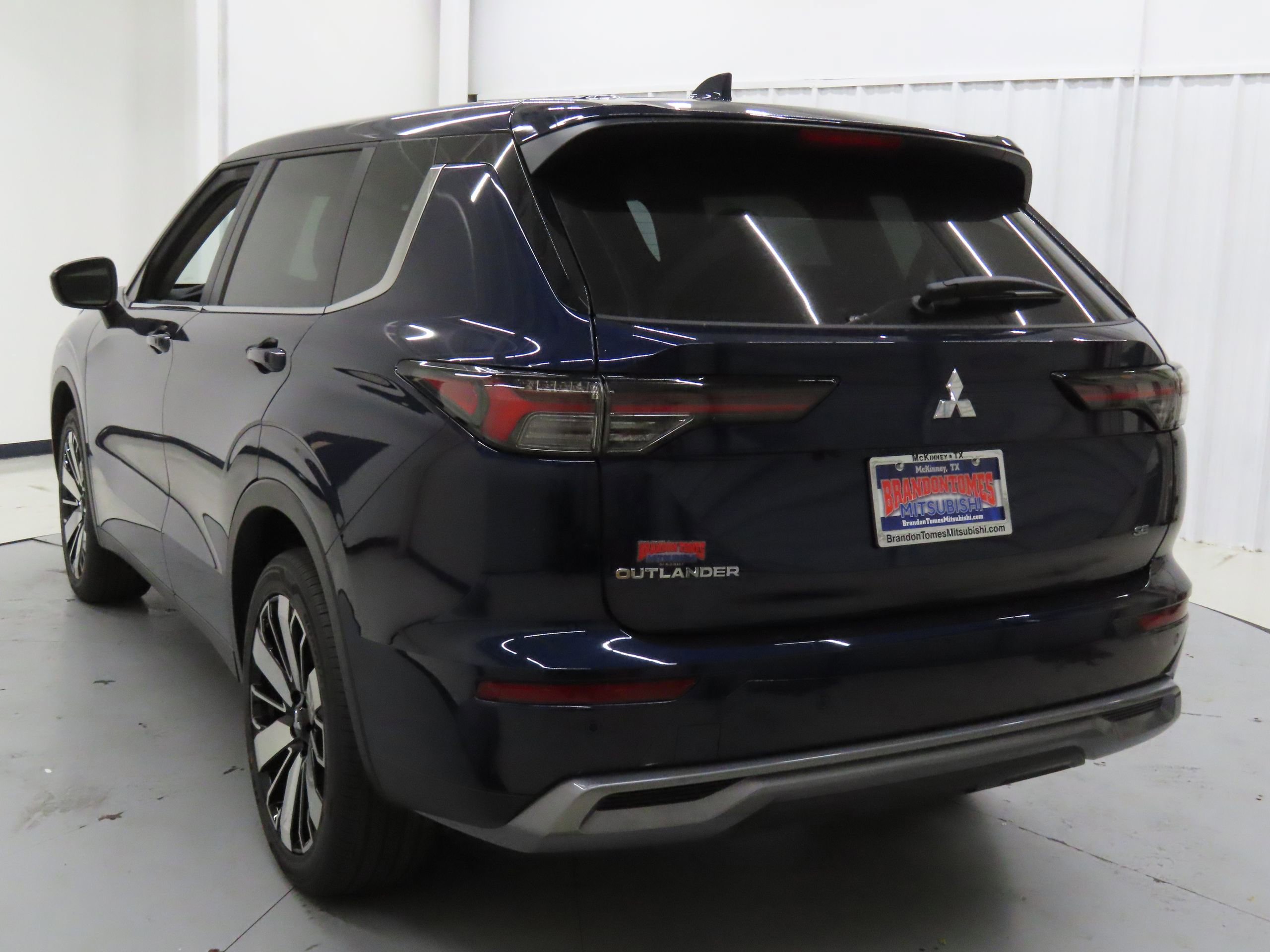 New 2025 Mitsubishi Outlander SE image 5