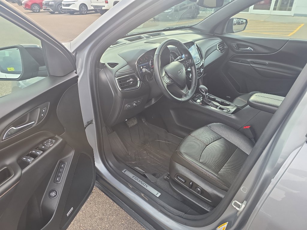 Used 2023 Chevrolet Equinox Premier image 14
