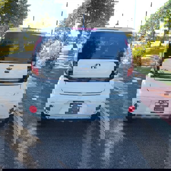 Used 2019 Kia Soul + image 3