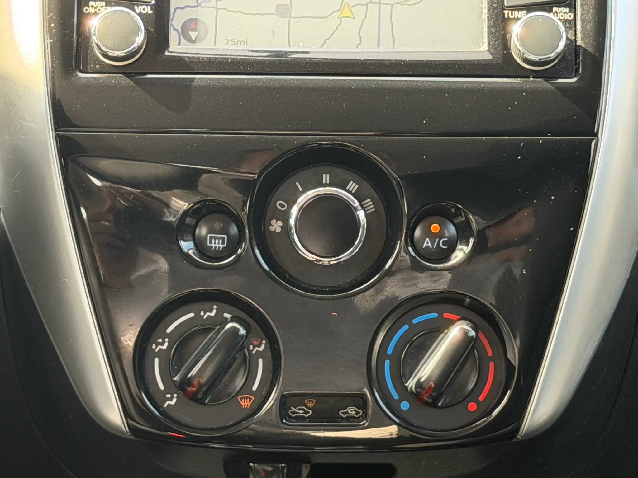 Used 2015 Nissan Versa Note FWD image 30