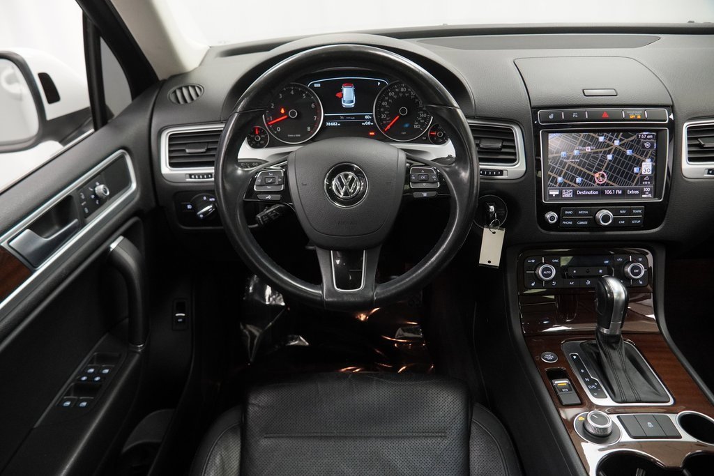 Used 2016 Volkswagen Touareg VR6 image 23
