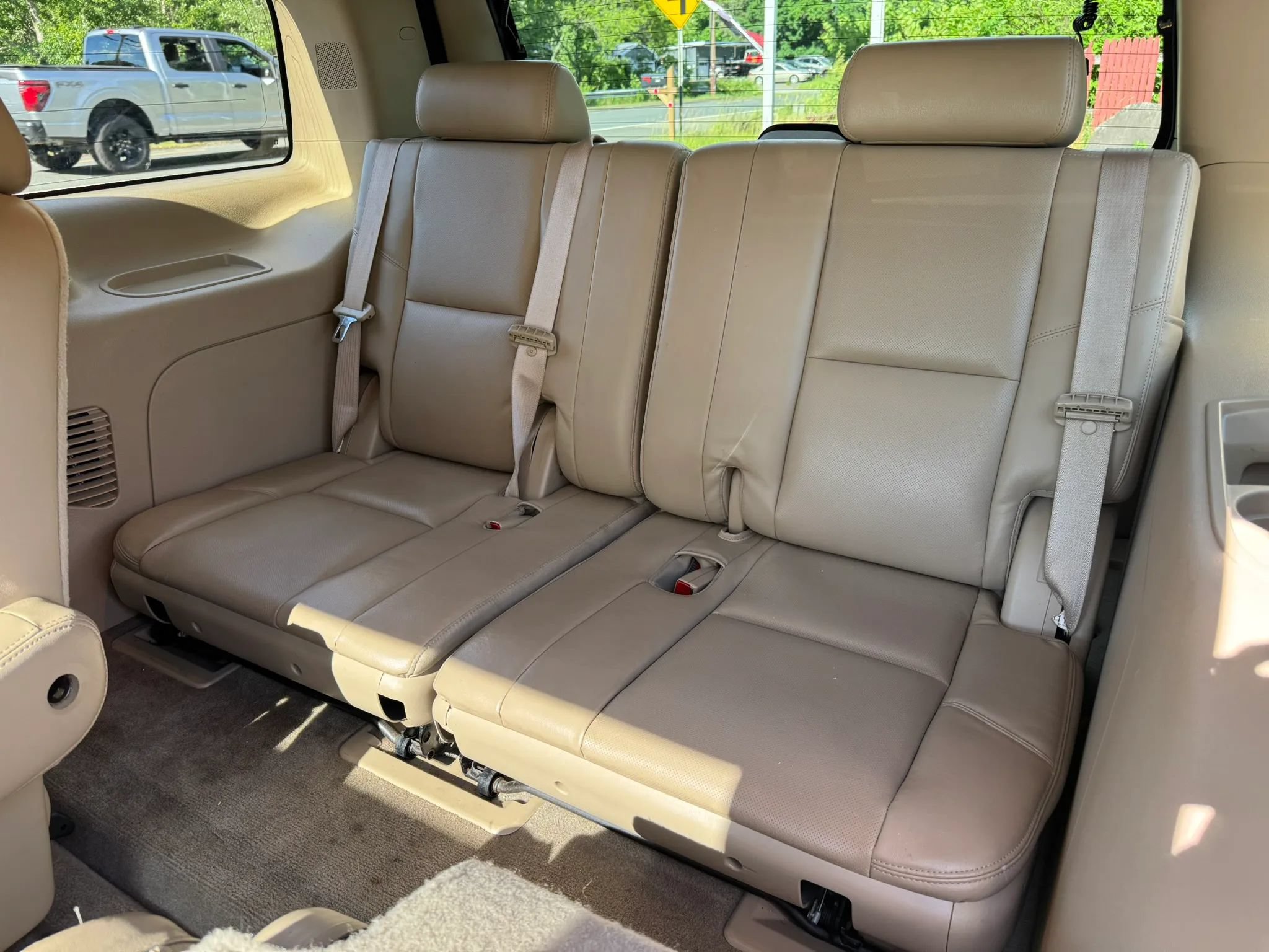 Used 2011 Cadillac Escalade Luxury AWD/4WD image 14