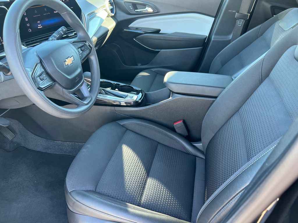 Used 2025 Chevrolet Trax LT FWD image 10