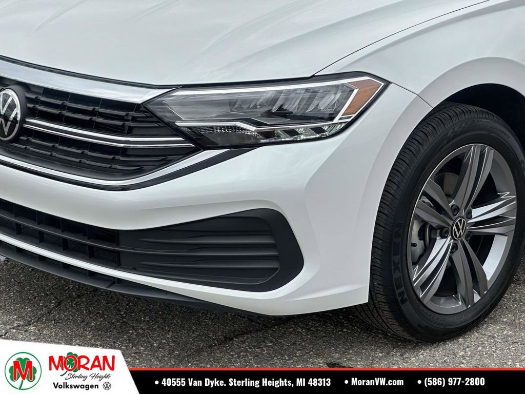 Certified 2023 Volkswagen Jetta SE w/ Panoramic Sunroof Package FWD image 8