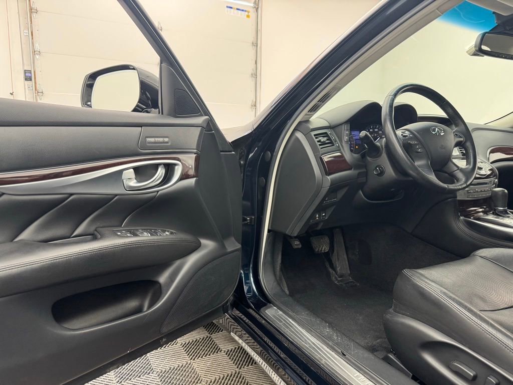 Used 2017 INFINITI Q70 L 3.7 image 16