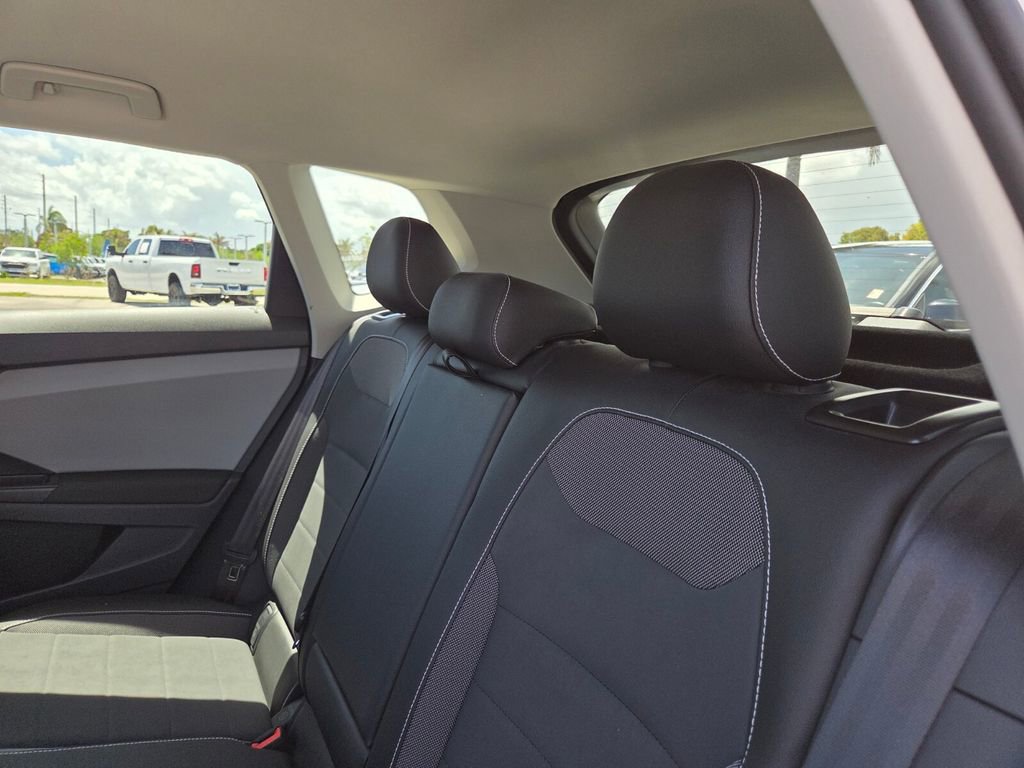 Used 2023 Volkswagen Taos SE image 17