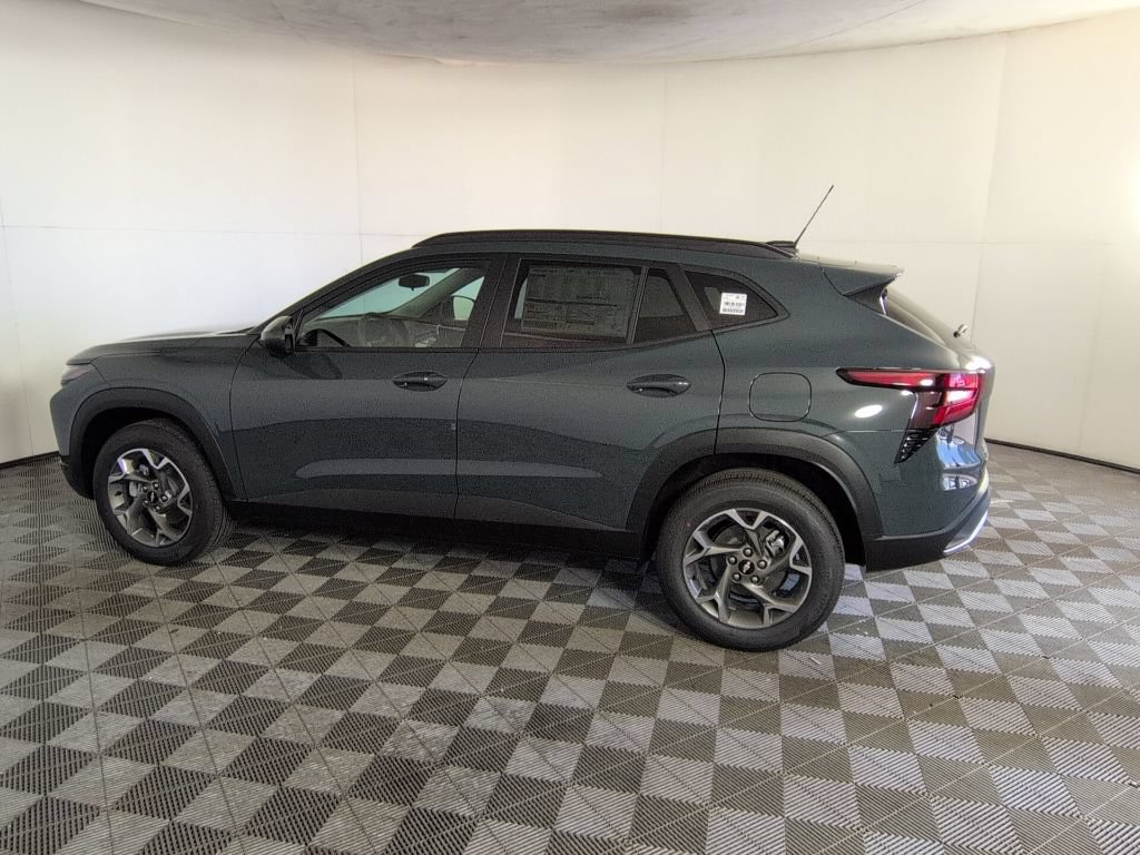 New 2026 Chevrolet Trax LT w/ Driver Confidence Package FWD image 8