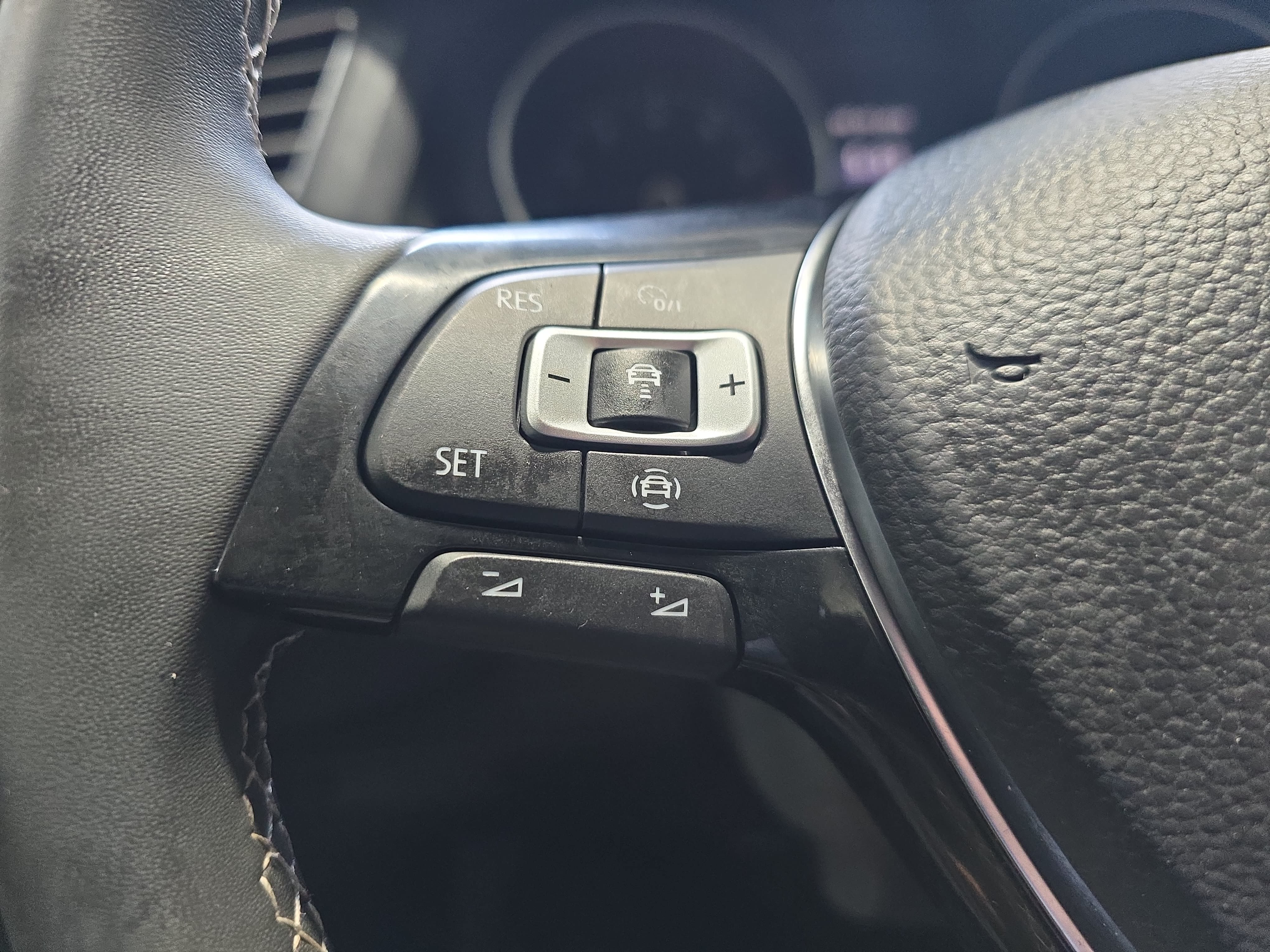 Used 2021 Volkswagen Tiguan SE FWD image 17