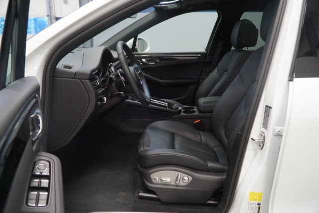 Certified 2026 Porsche Macan Turbo AWD/4WD image 23