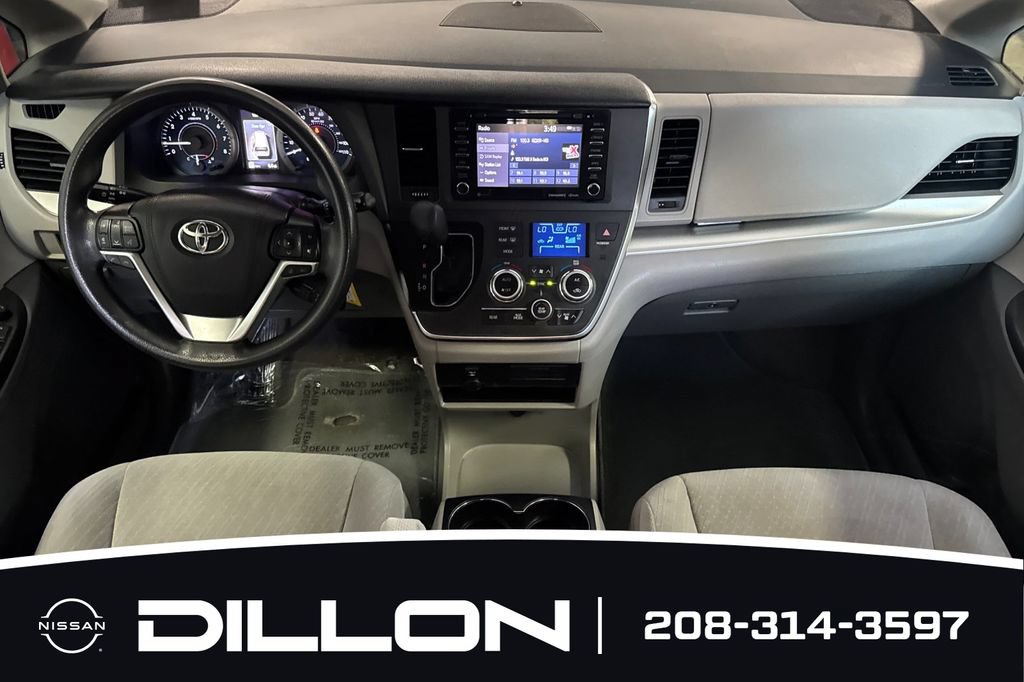 Used 2018 Toyota Sienna LE FWD image 13
