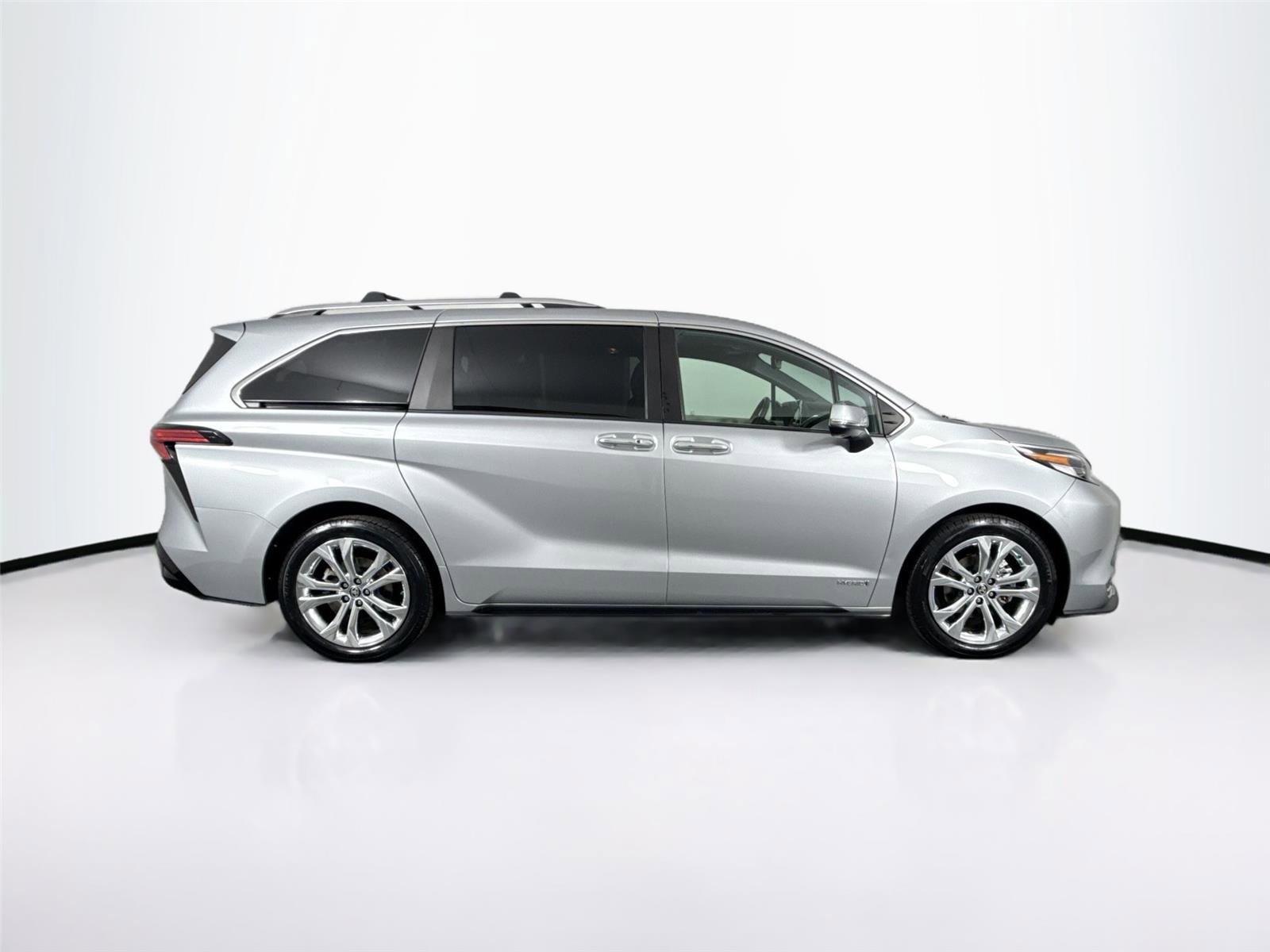 Certified 2021 Toyota Sienna Platinum image 11