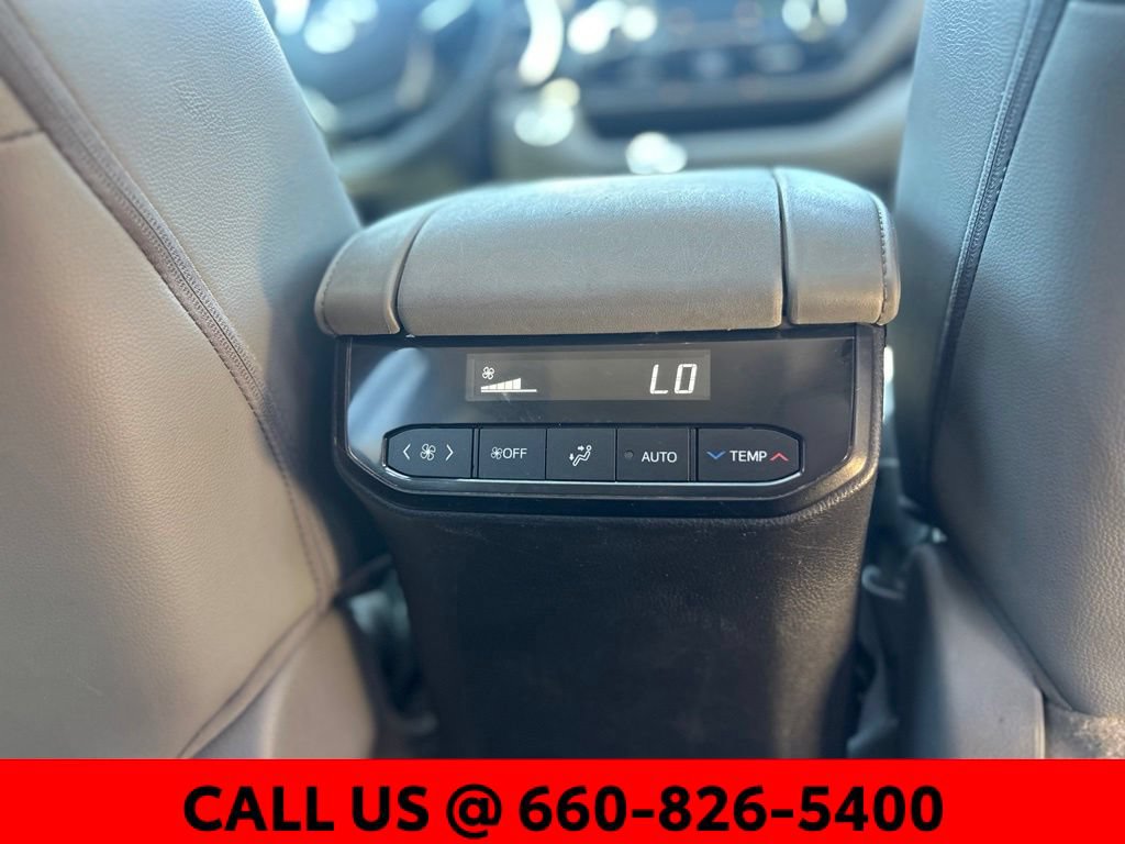 Used 2020 Toyota Highlander XLE AWD/4WD image 7