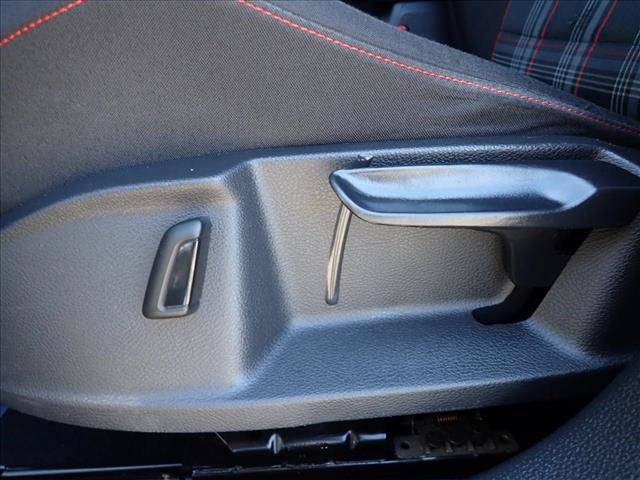 Used 2018 Volkswagen GTI SE FWD image 12