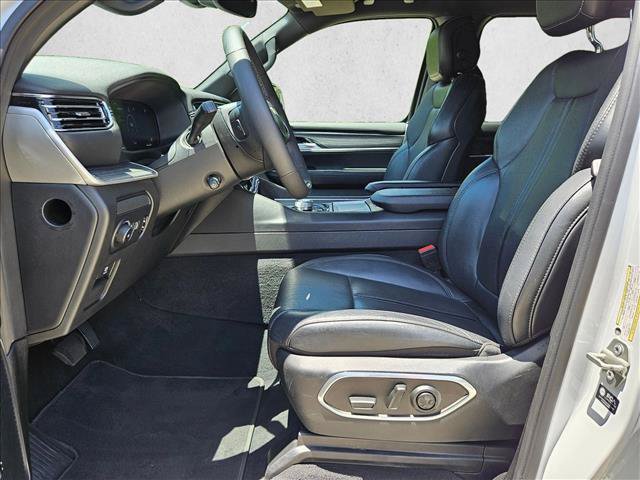 Used 2024 Jeep Wagoneer Series II w/ Flexible Seating Group RWD image 15
