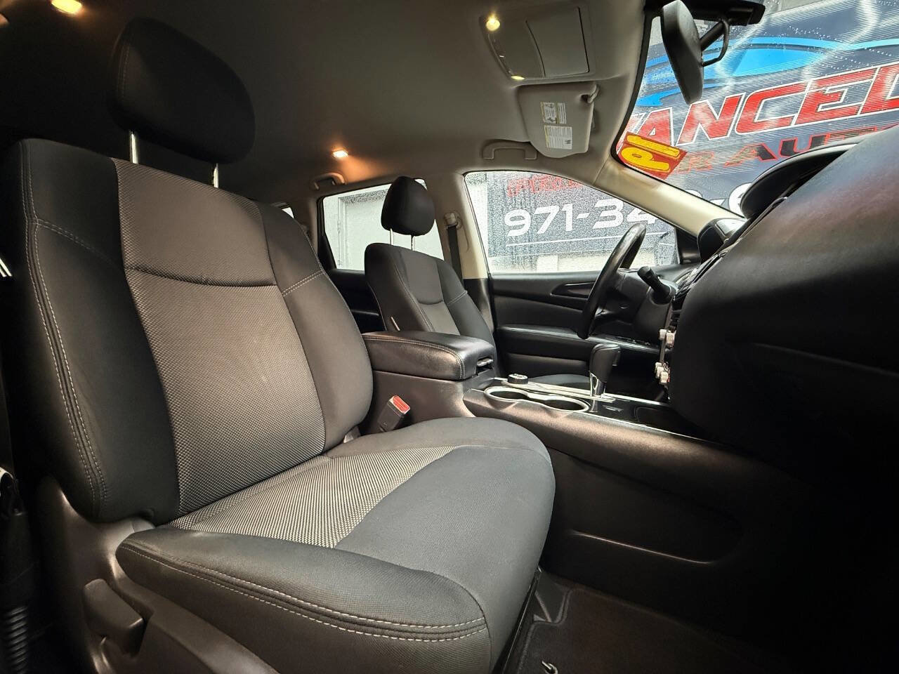 Used 2019 Nissan Pathfinder SV image 4