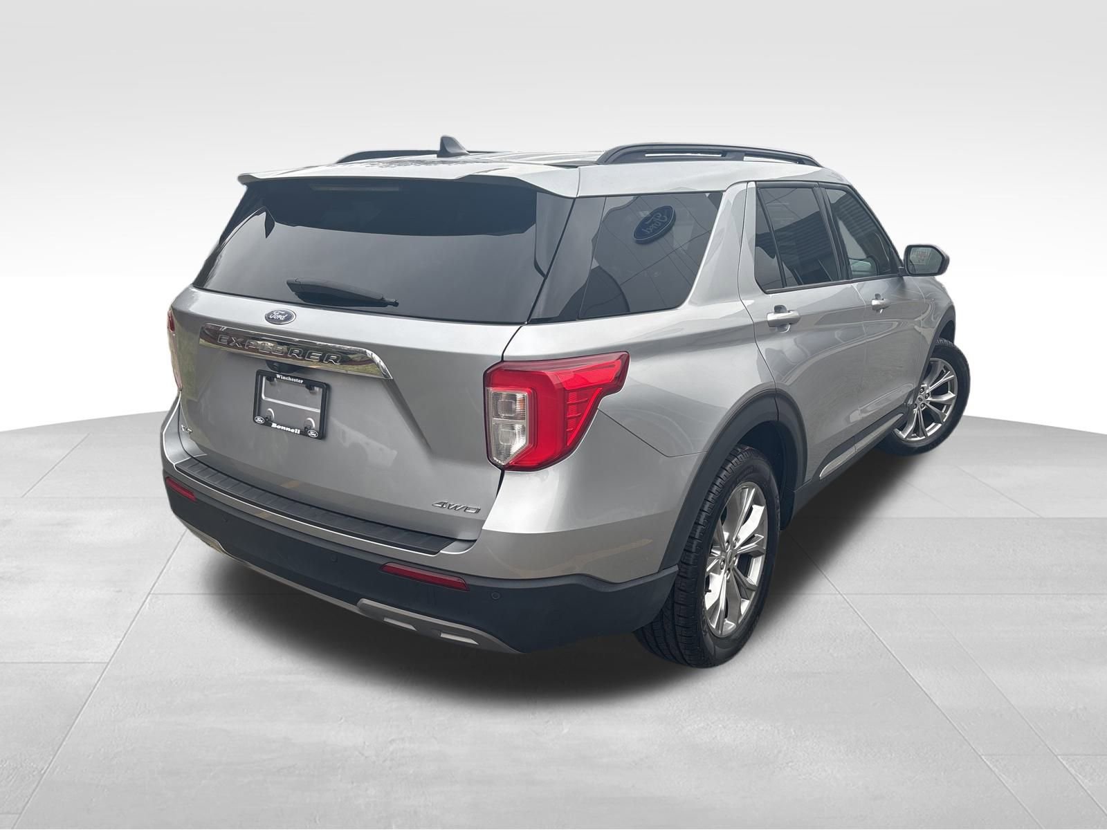 Used 2022 Ford Explorer XLT w/ Equipment Group 202A image 6