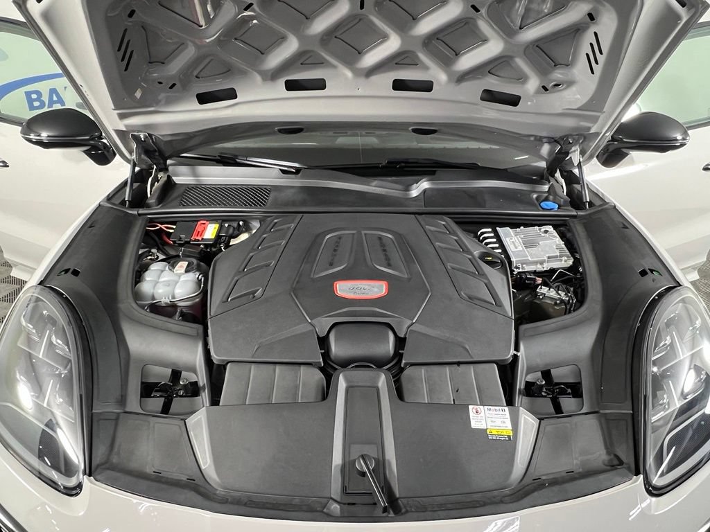 Used 2021 Porsche Cayenne Turbo AWD/4WD image 30
