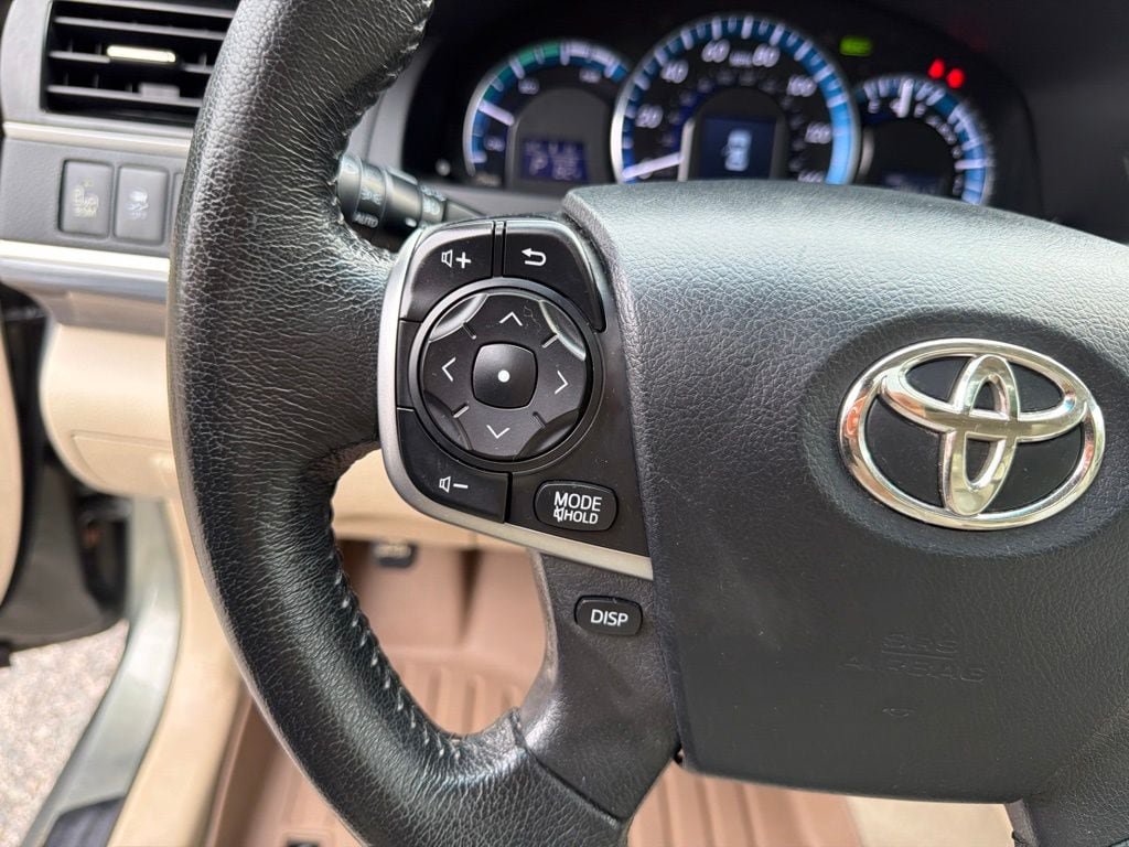 Used 2012 Toyota Camry XLE w/ Leather Pkg FWD image 16