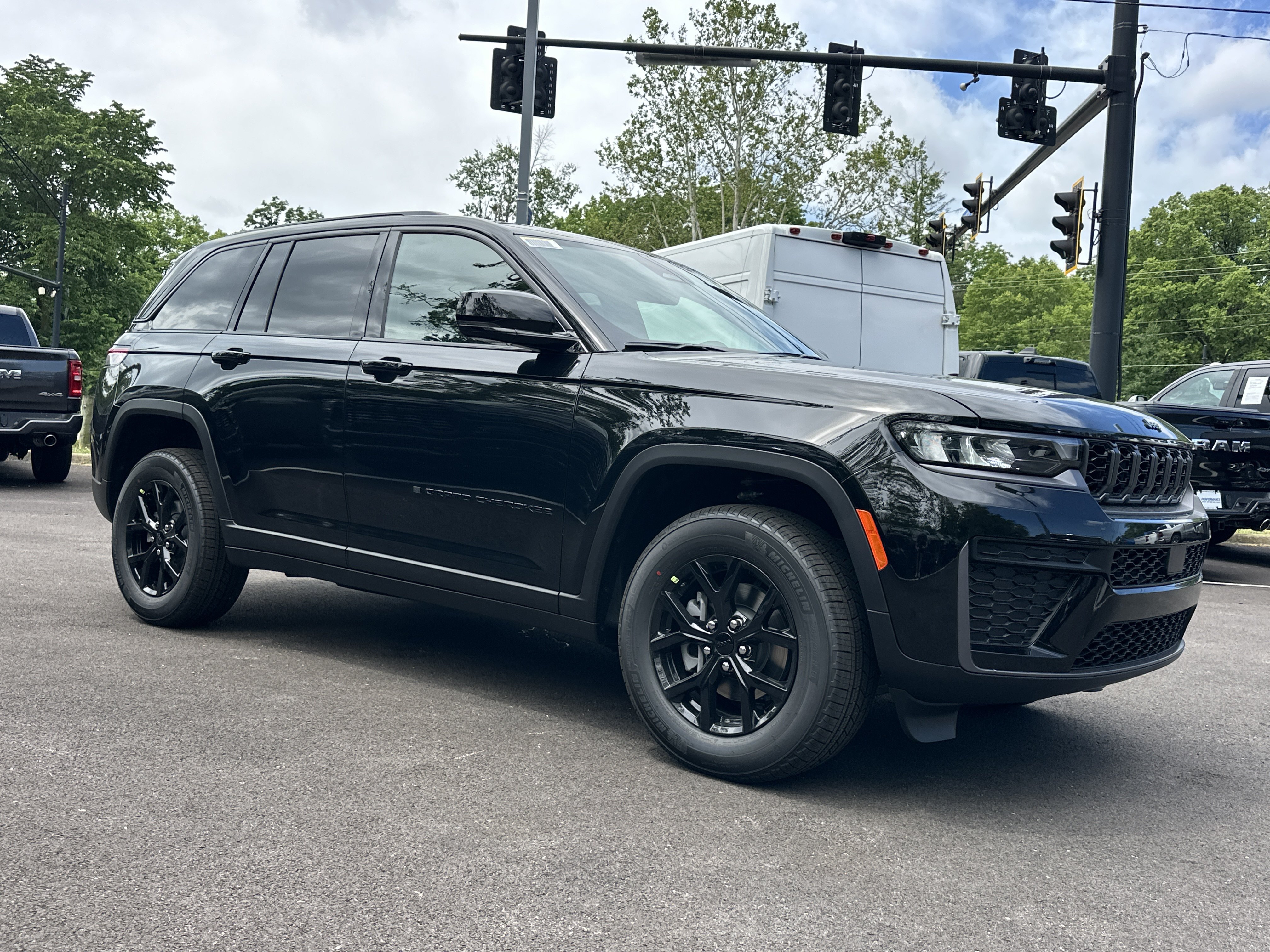 New 2026 Jeep Grand Cherokee Altitude AWD/4WD image 18