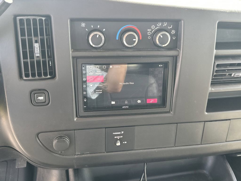 Used 2010 GMC Savana 3500 Extended w/ Chrome Appearance Package RWD image 20